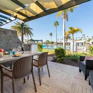  Ferienhaus Luxury Poolside